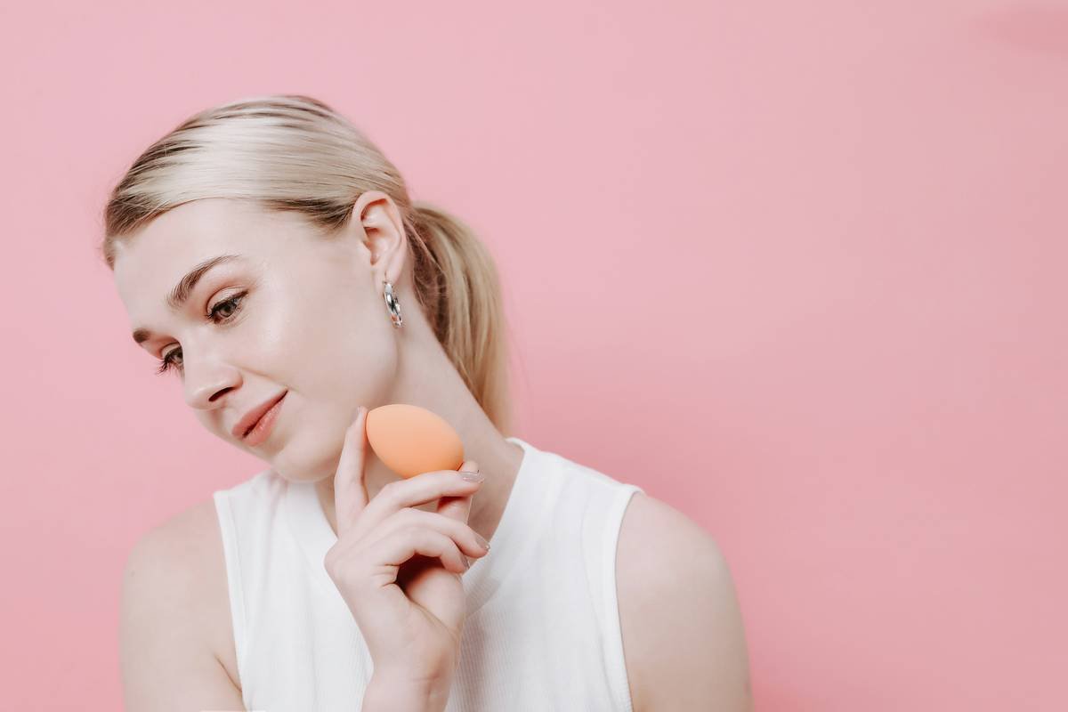 Side-by-side comparison: dry beauty blender causing patchy foundation vs. damp beauty blender creating seamless, airbrushed finish