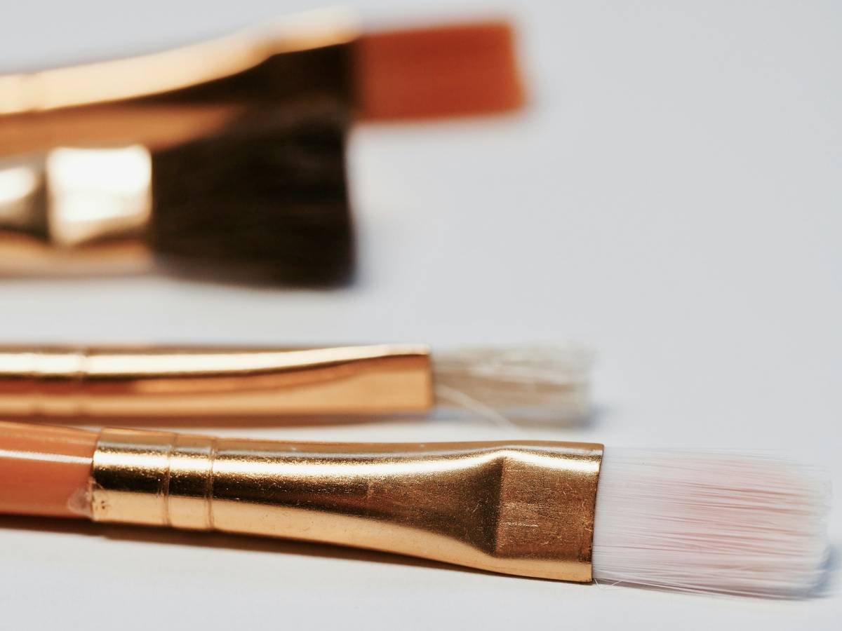 Side-by-side comparison: traditional sponge vs. 3mm-tip silicone precision applicator showing targeted concealer application under eye