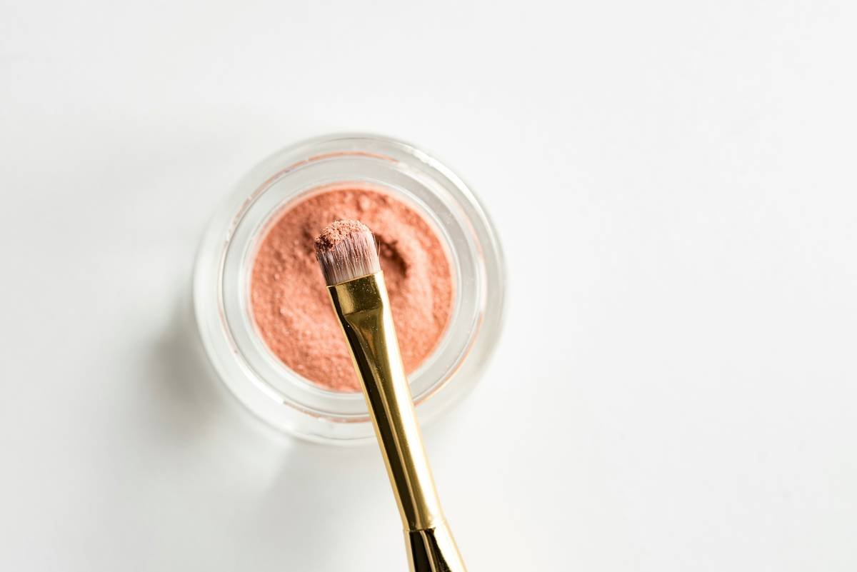 The Ultimate Guide to Choosing & Using the Perfect Cosmetic Brush Applicator