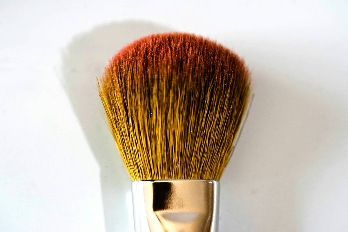 Why Your Makeup Looks Blotchy (And How a Precision Cosmetic Applicator Fixes It Instantly)