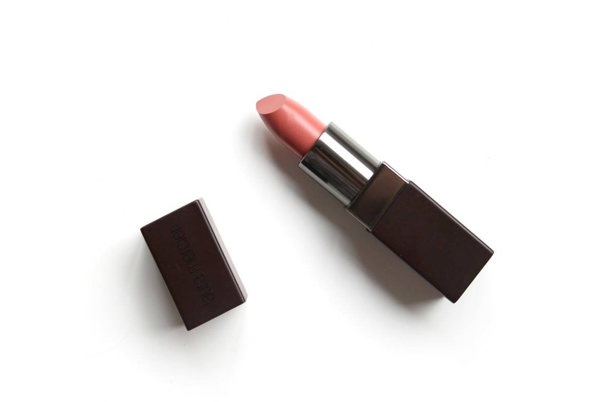 Comparison chart of 5 common makeup lip applicator types: doe foot, angled brush, flat paddle, silicone wand, and dual-tip
