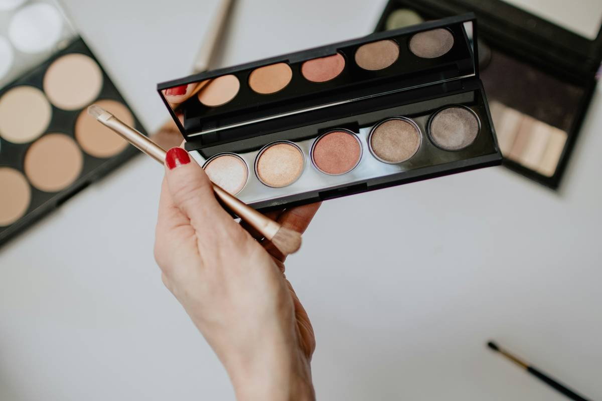 The Ultimate Guide to Choosing the Best Makeup Highlighting Tool in 2024
