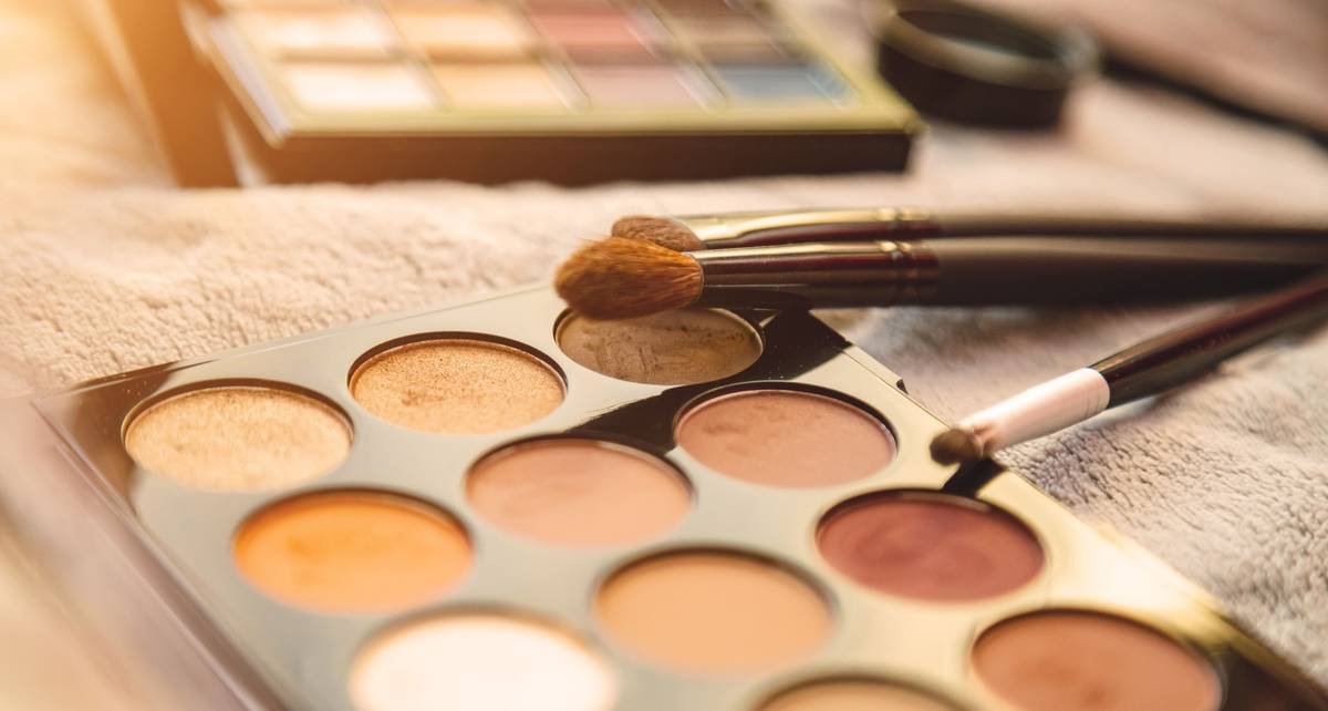 Side-by-side comparison: cotton swab leaves harsh streaks vs. eyeliner blending tool creates smooth gradient