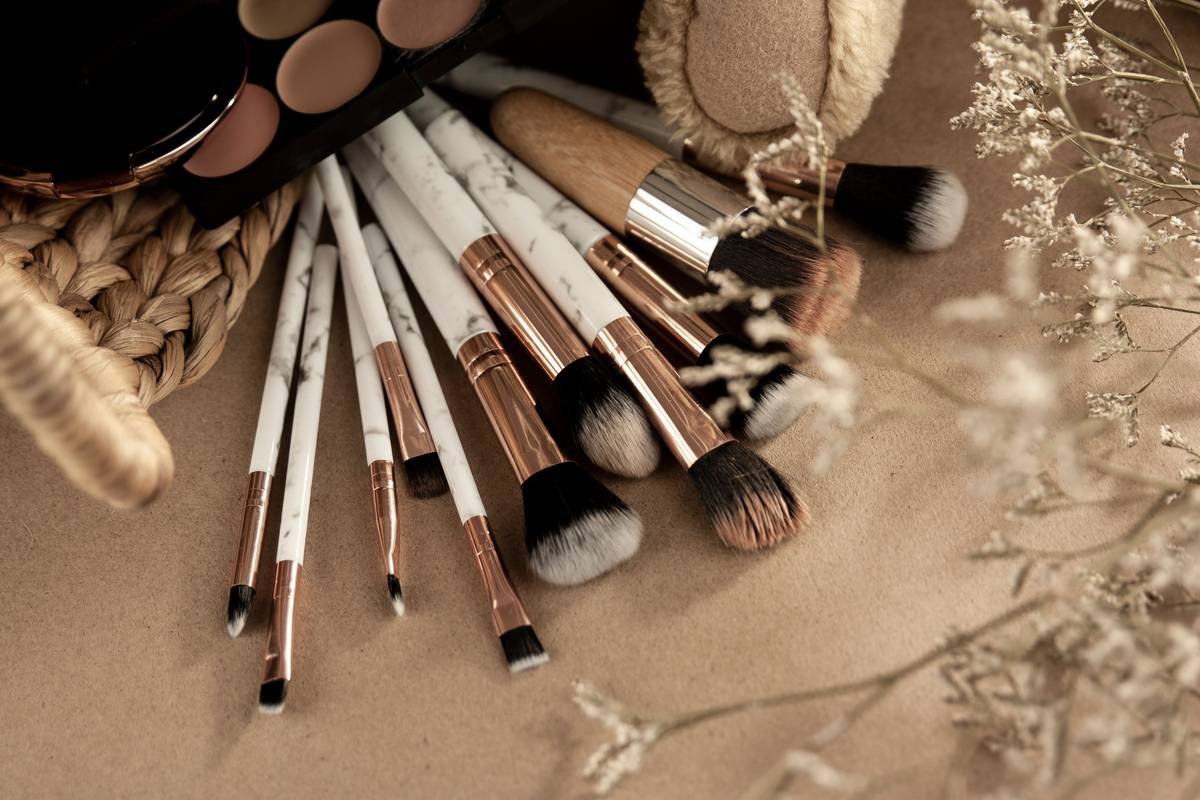 Why Your Powder Looks Cakey (And How the Right Powder Application Aid Fixes It Instantly)
