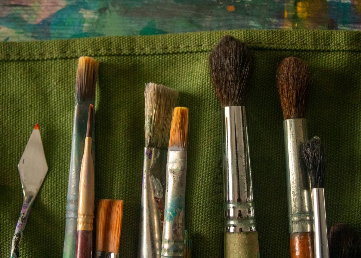 Why Your Beauty Eyeshadow Brush Is Sabotaging Your Makeup—And How to Fix It