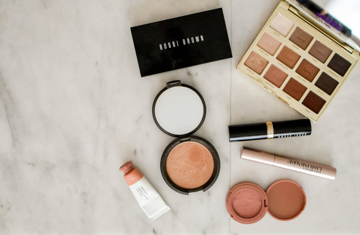 Why Your Cosmetic Eyeshadow Brush Is Sabotaging Your Makeup Game